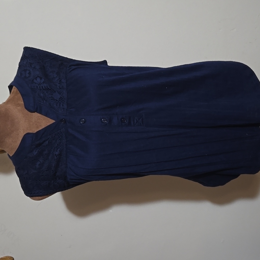 T32 BYdesign Sleeveless Henley-Style Button Up Lace Yoke Top Sz L Flowy